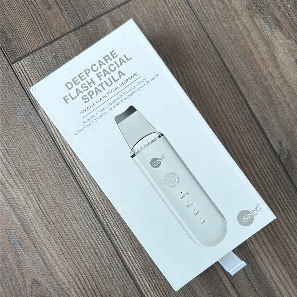 White Deepcare Flash Facial Spatula